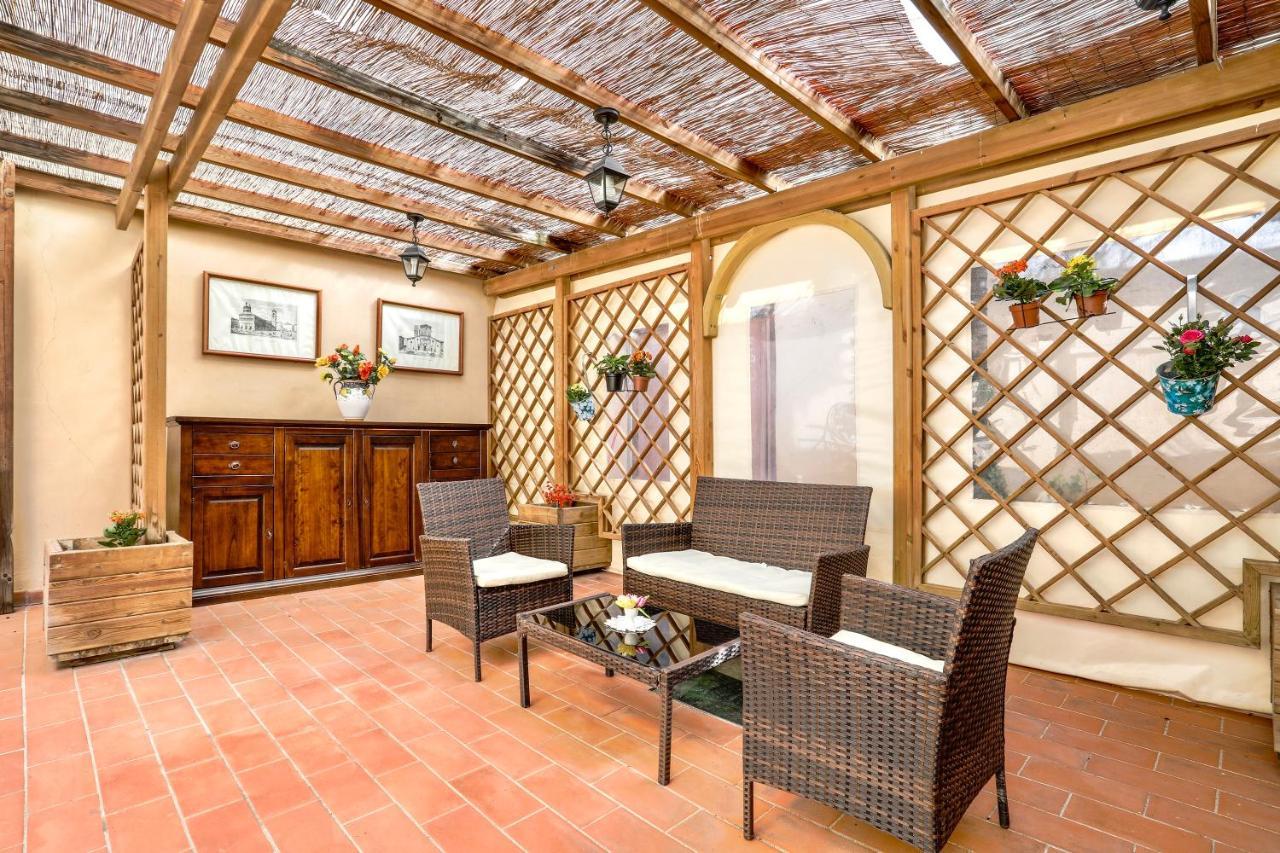 Antica Residenza Santa Chiara -City Center Lucca Exterior foto